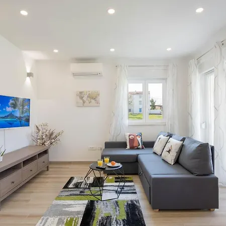 Apartment Martesi *