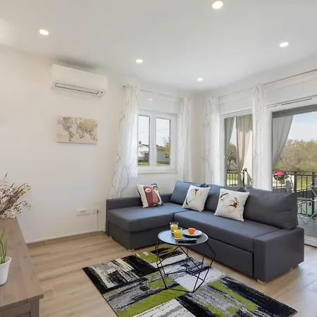 Apartment Martesi