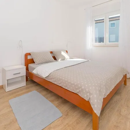 Apartment Martesi *